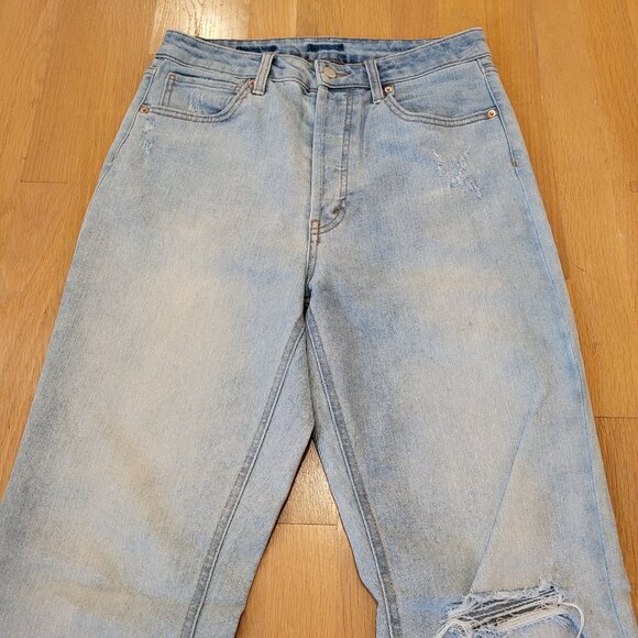 Universal Thread Jeans Distressed Curvy Light Blue Straight Leg Size 10 Denim - Picture 2 of 12